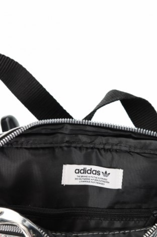 Дамска чанта Adidas Originals, Цвят Сребрист, Цена 61,99 лв.