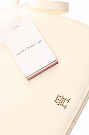 Дамска чанта Tommy Hilfiger, Цвят Екрю, Цена 198,99 лв.