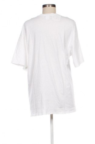 Γυναικείο t-shirt Bershka, Μέγεθος L, Χρώμα Λευκό, Τιμή 8,62 €