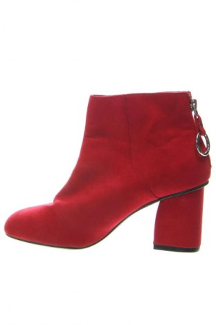 Damen Stiefeletten Bershka, Größe 36, Farbe Rot, Preis € 15,99