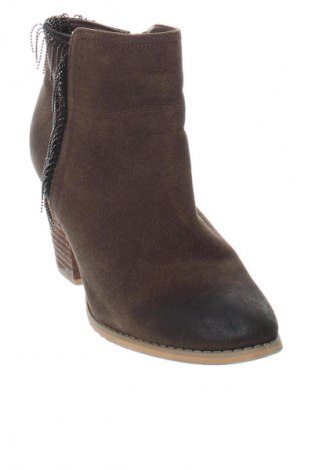 Damen Stiefeletten Ella Cruz, Größe 38, Farbe Braun, Preis 34,78 €