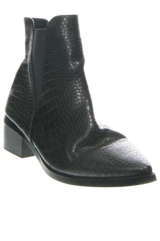 Botine de damă NLY, Mărime 38, Culoare Negru, Preț 110,99 Lei