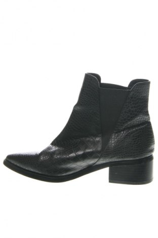 Botine de damă NLY, Mărime 38, Culoare Negru, Preț 110,99 Lei