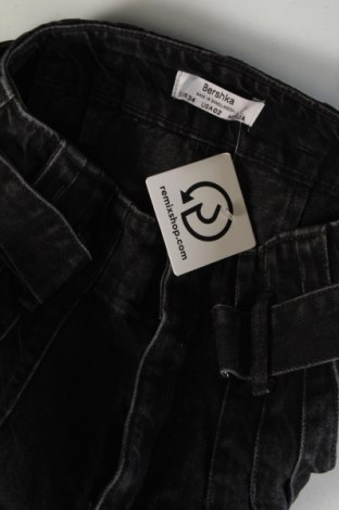 Damskie jeansy Bershka, Rozmiar XS, Kolor Szary, Cena 92,99 zł