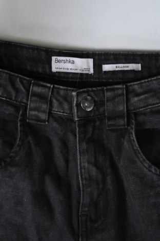 Γυναικείο Τζίν Bershka, Μέγεθος XS, Χρώμα Μαύρο, Τιμή 14,83 €