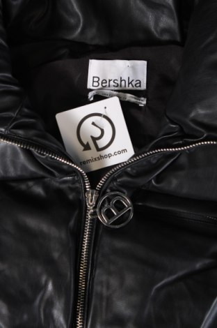 Дамски елек Bershka, Размер XS, Цвят Черен, Цена 19,99 лв.