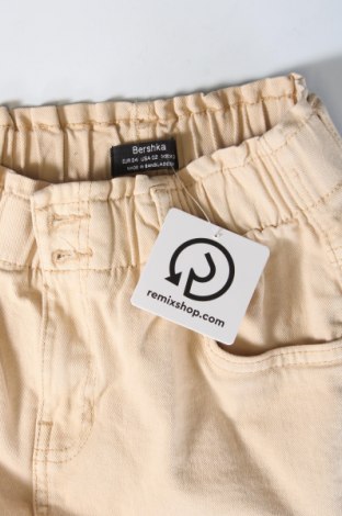 Pantaloni scurți de femei Bershka, Mărime XS, Culoare Bej, Preț 38,99 Lei