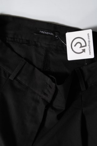 Pantaloni scurți de femei Trendyol, Mărime S, Culoare Negru, Preț 69,99 Lei