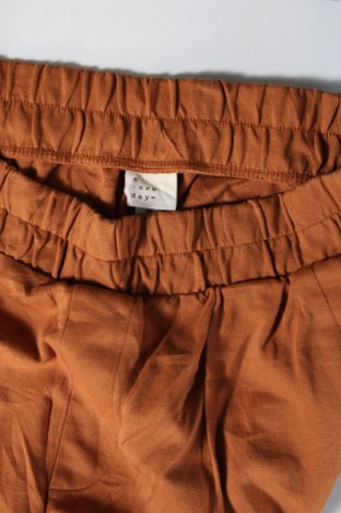 Pantaloni de femei A New Day, Mărime M, Culoare Maro, Preț 95,99 Lei