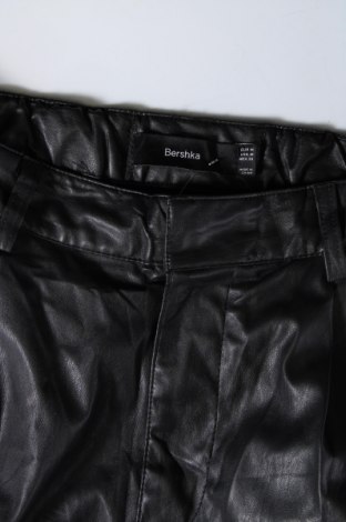 Pantaloni de femei Bershka, Mărime M, Culoare Negru, Preț 38,99 Lei