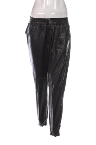 Pantaloni de femei Bershka, Mărime L, Culoare Negru, Preț 48,99 Lei