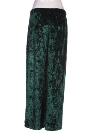 Pantaloni de femei Pretty Little Thing, Mărime M, Culoare Verde, Preț 95,99 Lei