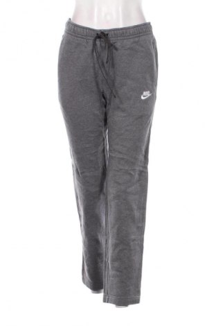 Pantaloni trening de femei Nike, Mărime S, Culoare Gri, Preț 128,99 Lei