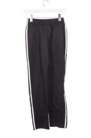 Kinder Sporthose Adidas, Größe 14-15y/ 168-170 cm, Farbe Grau, Preis 14,99 €