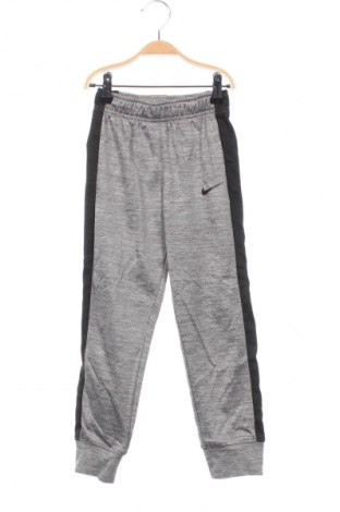 Kinder Sporthose Nike, Größe 5-6y/ 116-122 cm, Farbe Grau, Preis € 10,49