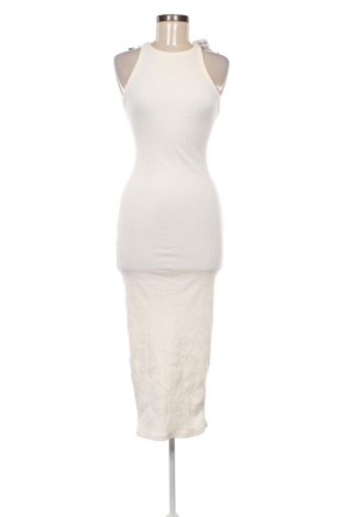 Rochie Bershka, Mărime M, Culoare Alb, Preț 117,35 Lei