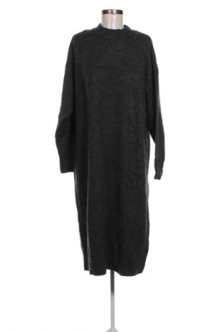 Kleid Monki, Größe M, Farbe Grau, Preis € 8,99