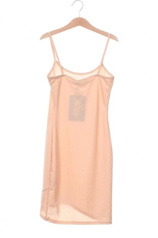 Kleid Pretty Little Thing, Größe XS, Farbe Beige, Preis 15,99 €