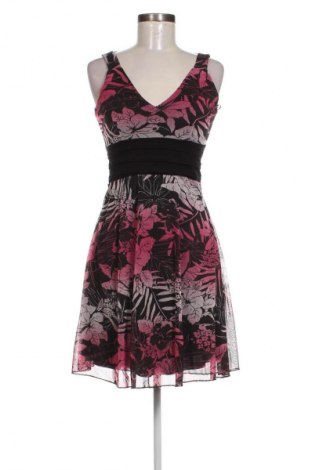 Kleid Sisters Point, Größe M, Farbe Mehrfarbig, Preis 7,99 €