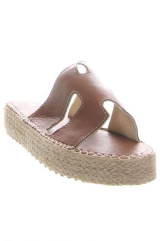 Чехли RunnerBoss, Размер 39, Цвят Кафяв, Цена 50,99 лв.