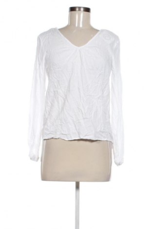Damen Shirt Beloved, Größe M, Farbe Weiß, Preis € 9,79