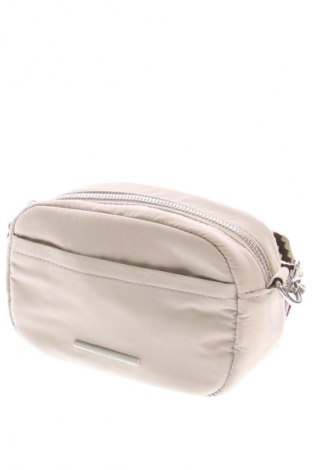 Дамска чанта Pull&Bear, Цвят Бежов, Цена 25,99 лв.