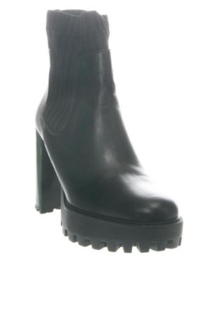 Botine de damă Bershka, Mărime 39, Culoare Negru, Preț 202,63 Lei