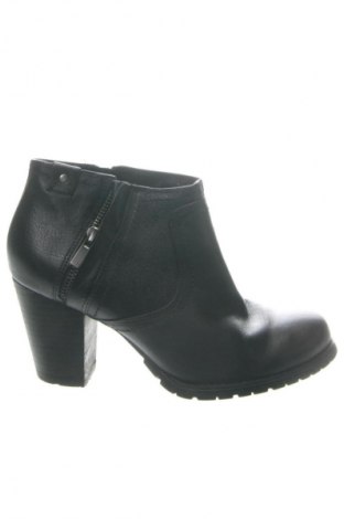 Damskie botki Clarks, Rozmiar 37, Kolor Czarny, Cena 496,55 zł