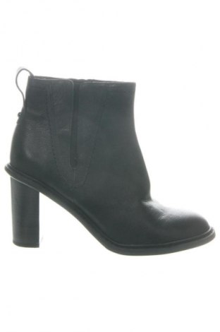 Γυναικεία μποτάκια Clarks, Μέγεθος 41, Χρώμα Μαύρο, Τιμή 137,99 €