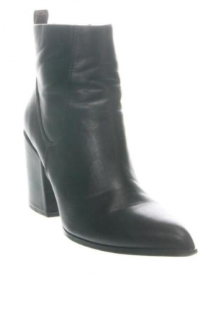 Γυναικεία μποτάκια Guess, Μέγεθος 40, Χρώμα Μαύρο, Τιμή 52,99 €