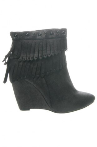 Botine de damă Unbranded, Mărime 39, Culoare Negru, Preț 202,99 Lei