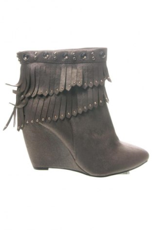 Botine de damă Unbranded, Mărime 40, Culoare Bej, Preț 131,99 Lei