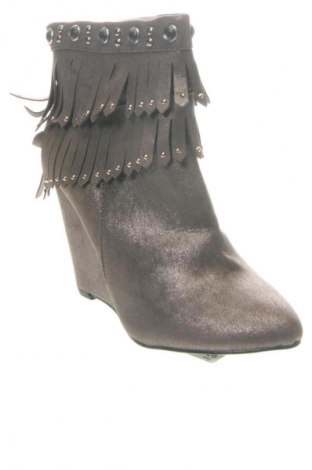 Botine de damă Unbranded, Mărime 40, Culoare Bej, Preț 131,99 Lei