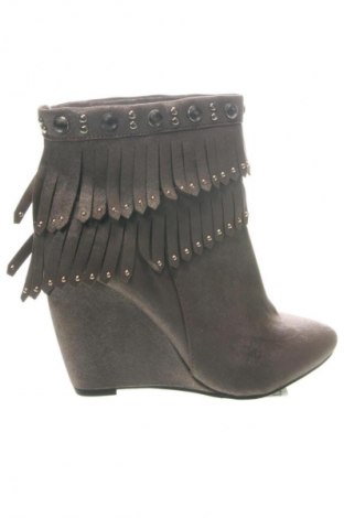 Botine de damă Unbranded, Mărime 40, Culoare Bej, Preț 131,99 Lei