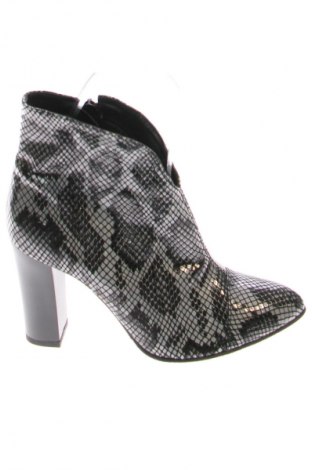 Botine de damă Unbranded, Mărime 37, Culoare Multicolor, Preț 240,00 Lei
