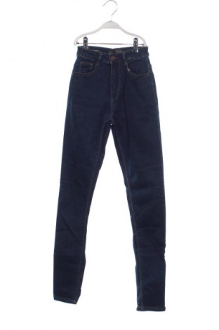 Damskie jeansy Bershka, Rozmiar XS, Kolor Niebieski, Cena 53,93 zł