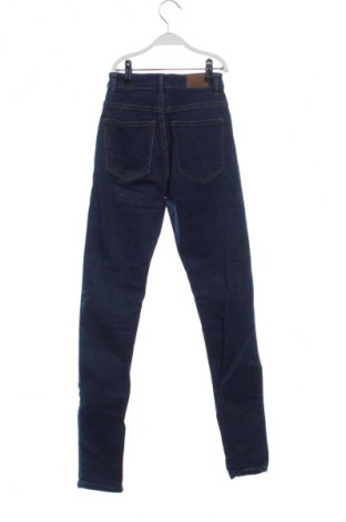 Damskie jeansy Bershka, Rozmiar XS, Kolor Niebieski, Cena 53,93 zł