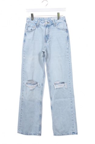 Γυναικείο Τζίν Bershka, Μέγεθος XS, Χρώμα Μπλέ, Τιμή 15,00 €