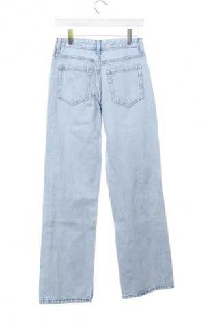 Γυναικείο Τζίν Bershka, Μέγεθος XS, Χρώμα Μπλέ, Τιμή 15,00 €