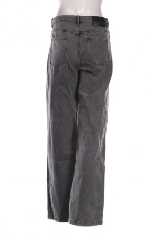 Γυναικείο Τζίν Bershka, Μέγεθος M, Χρώμα Γκρί, Τιμή 14,83 €