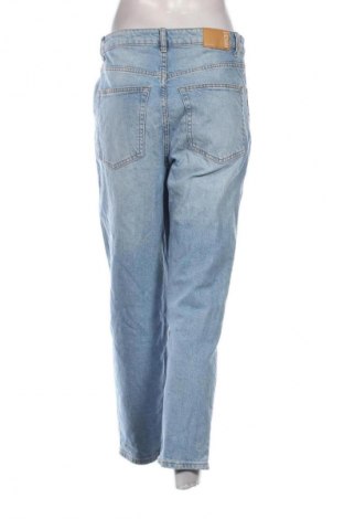 Damskie jeansy Bershka, Rozmiar M, Kolor Niebieski, Cena 67,00 zł