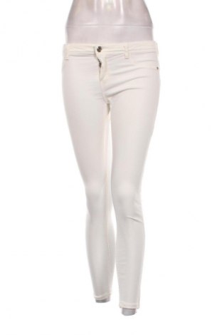 Női farmernadrág Bershka, Méret S, Szín Fehér, Ár 3 929 Ft