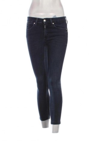 Дамски дънки Calvin Klein Jeans, Размер S, Цвят Син, Цена 79,00 лв.