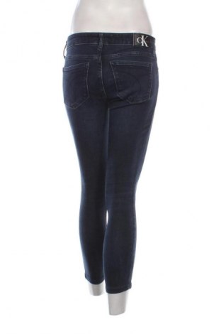 Дамски дънки Calvin Klein Jeans, Размер S, Цвят Син, Цена 79,00 лв.