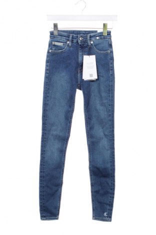 Дамски дънки Calvin Klein Jeans, Размер XS, Цвят Син, Цена 119,99 лв.