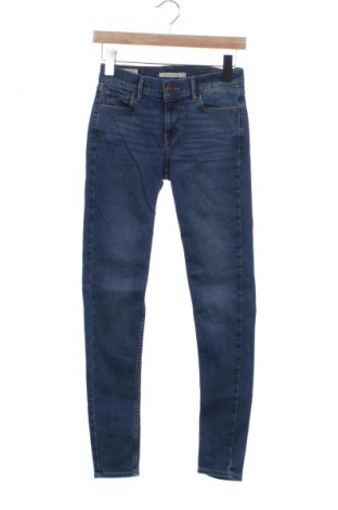 Дамски дънки Levi's, Размер XS, Цвят Син, Цена 74,86 лв.