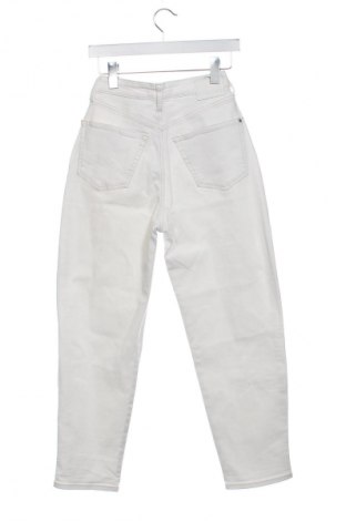 Blugi de femei Mavi, Mărime XS, Culoare Alb, Preț 108,00 Lei
