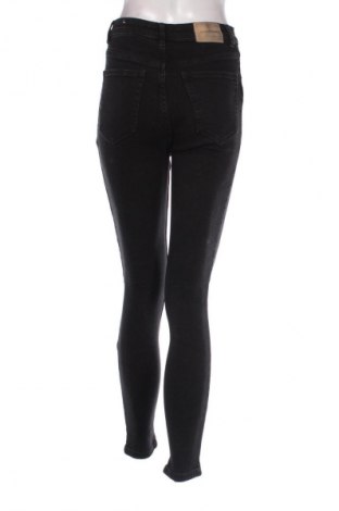 Blugi de femei Pull&Bear, Mărime M, Culoare Negru, Preț 74,99 Lei