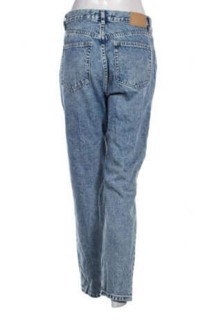 Damskie jeansy Pull&Bear, Rozmiar M, Kolor Niebieski, Cena 66,65 zł
