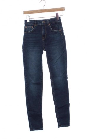 Dámské džíny  Pull&Bear, Velikost XS, Barva Modrá, Cena  371,00 Kč